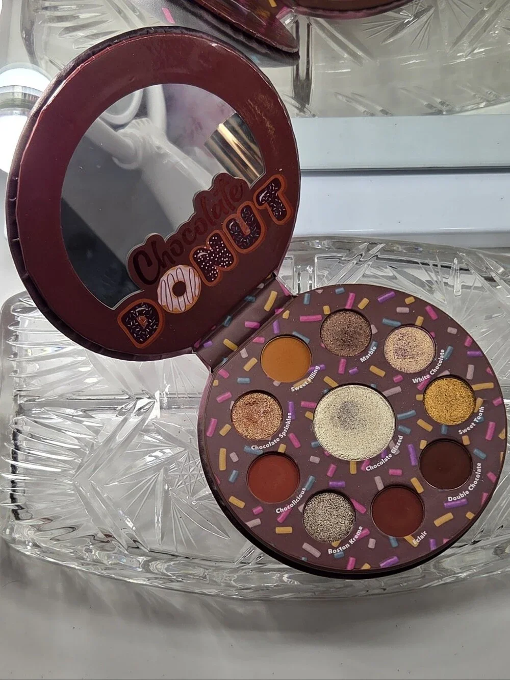 GLAMLITE CHOCOLATE DONUT EYESHADOW PALETTE WITH ORIGINAL BOX
